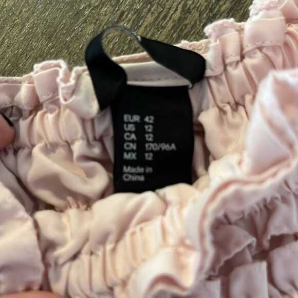 💗 H&M Women’s Light Pink Off-Shoulder Smocked Top | Size 12 - Picture 3 of 12